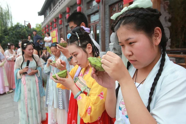 ⬇ Скачать Картинки Китайские Крестьяне, Стоковые Фото Китайские.