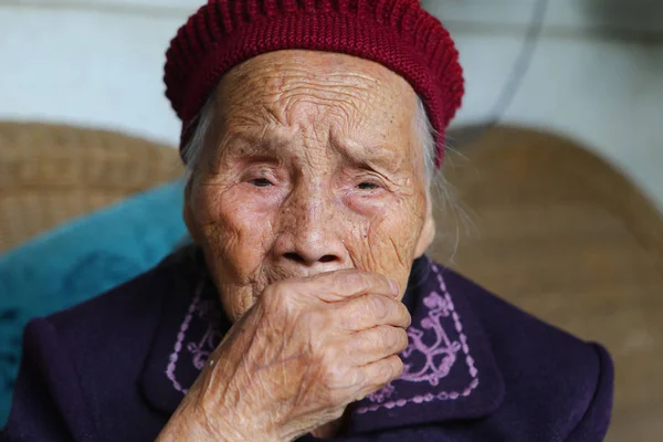 成都年龄最大的中国女子朱正石在成都市双流区胜利镇的家中合影 — 图库照片
