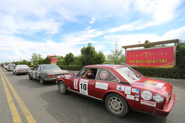 Vintage Araba Erenhot Şehir Geldikten Sonra Sıralanmış Kuzey Çin Moğolistan — Stok fotoğraf