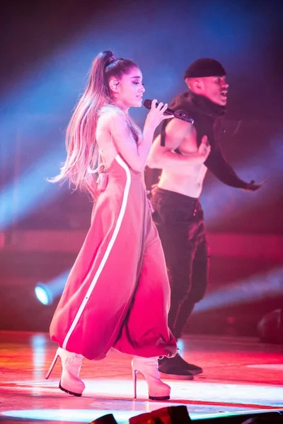 Amerikansk Sångerska Och Skådespelerska Ariana Grande Utför Vid Konsert Guangzhou — Stockfoto