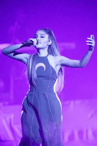 Amerikalı Şarkıcı Oyuncu Ariana Grande Gerçekleştirir Guangzhou City Güney Çin — Stok fotoğraf