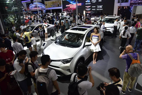 Visitantes Lotam Stand Toyota Durante Xxi Salão Internacional Automóveis Shenzhen — Fotografia de Stock