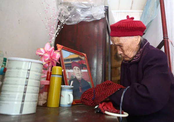 117 Летняя Китаянка Чжу Чжэнши Старейшая Женщина Чэнду Изображена Себя — стоковое фото