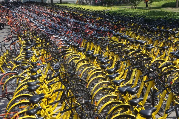 Bicicletas Mobike Naranja Ofo Amarillo Otros Servicios Chinos Para Compartir —  Fotos de Stock