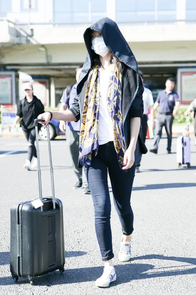 Die Chinesische Schauspielerin Tang Wei Auf Dem Internationalen Flughafen Der — Stockfoto