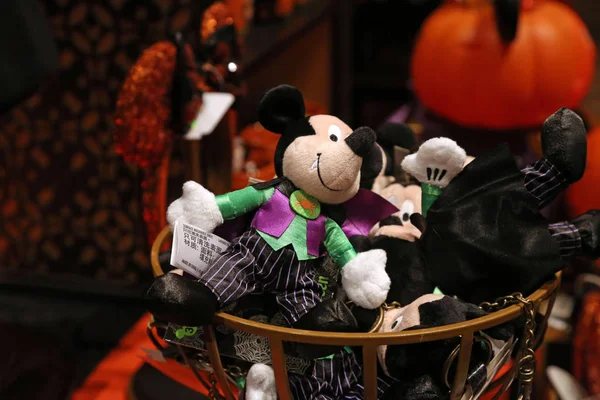 Fyllda Leksaker Disney Karaktärer Klädda Halloween Kostymer Till Salu Butik — Stockfoto