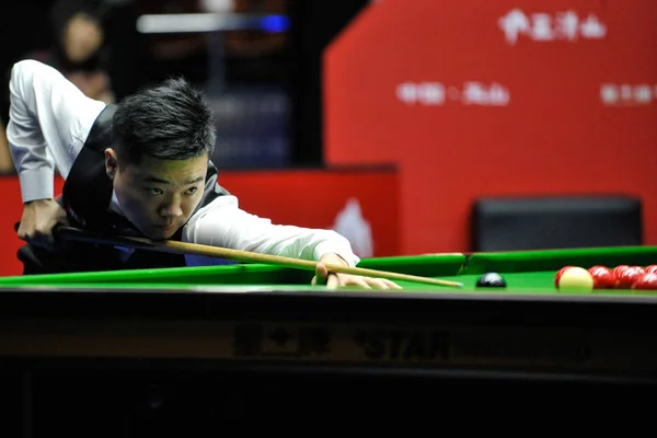 Ding Junhui China Juega Tiro Hammad Miah Inglaterra Partido Clasificatorio — Foto de Stock