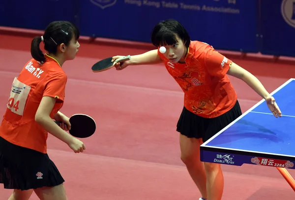Shi Xunyao China Derecha Sirve Como Ella Qian Tianyi Competir — Foto de Stock