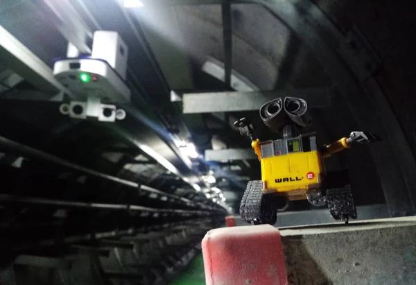 Robot Inteligente Realiza Monitoreo Tiempo Real Las Condiciones Túnel Subterráneo — Foto de Stock