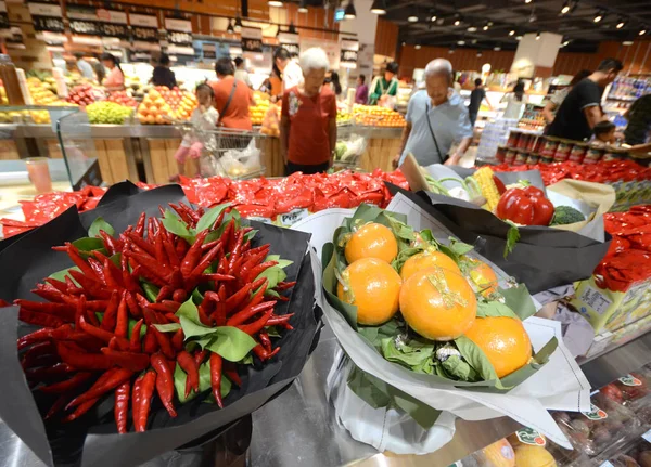 Blick Auf Gemüsesträuße Mit Paprika Und Orangen Als Ersatz Für — Stockfoto