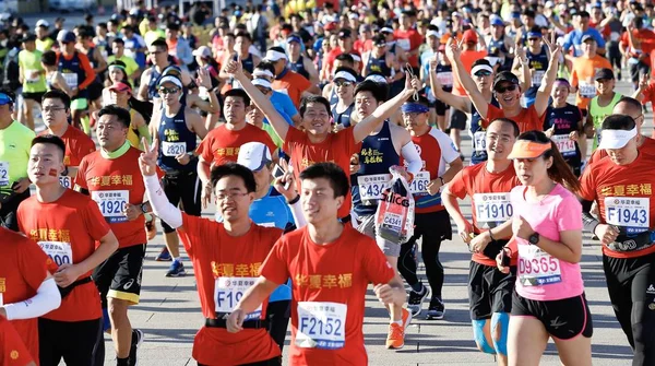 Biegaczy Wziąć Udział Maratonie Beijing Cfld 2017 Placu Tiananmen Parku — Zdjęcie stockowe