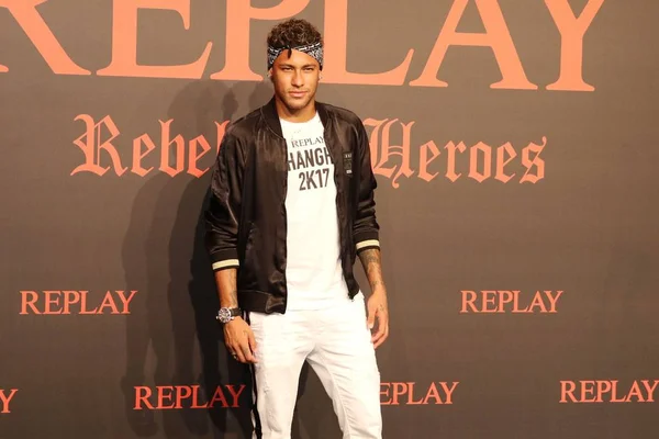 Brazilian Football Star Neymar Neymar Poses Arrives Fashion Show Replay — Stock Photo, Image