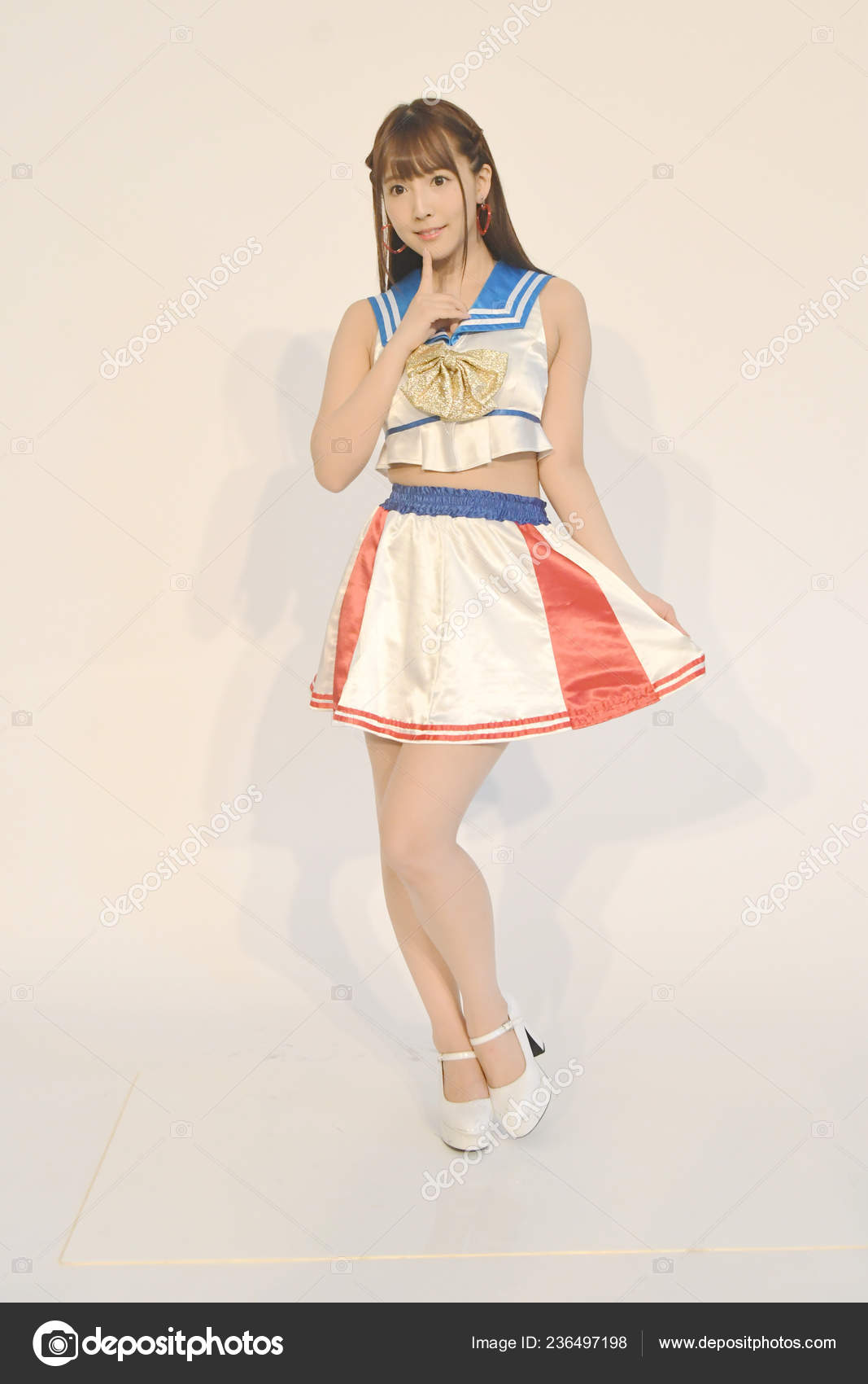 日本の スター ユア三上 日本のアイドル少女グループ Ske48 チーム の元メンバーが 2017 上海で写真撮影イベント中にポーズします