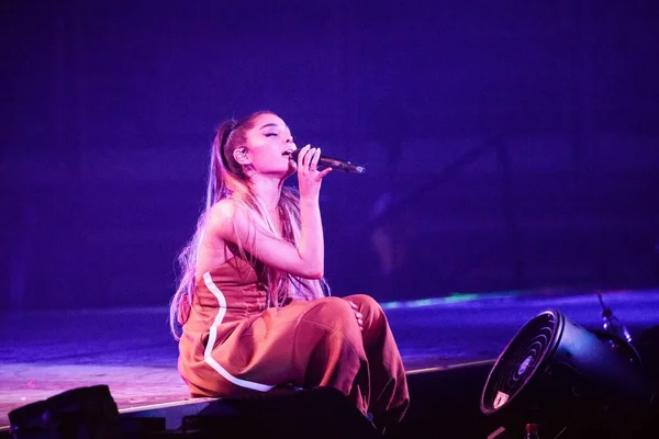Amerikalı Şarkıcı Oyuncu Ariana Grande Gerçekleştirir Guangzhou City Güney Çin — Stok fotoğraf
