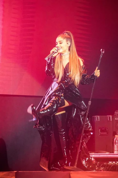 Amerikalı Şarkıcı Oyuncu Ariana Grande Gerçekleştirir Guangzhou City Güney Çin — Stok fotoğraf