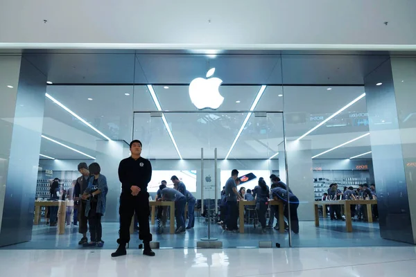 Clienții Cumpără Magazin Apple Mall Din Orașul Dalian Provincia Liaoning — Fotografie, imagine de stoc