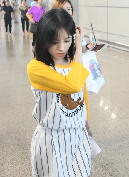 Cantora Atriz Chinesa Jingyi Girl Group Chinês Snh48 Retratada Aeroporto — Fotografia de Stock