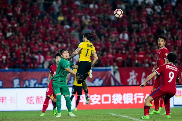 Der Brasilianische Fußballspieler Ricardo Goulart Mitte Von Guangzhou Evergrande Taobao — Stockfoto