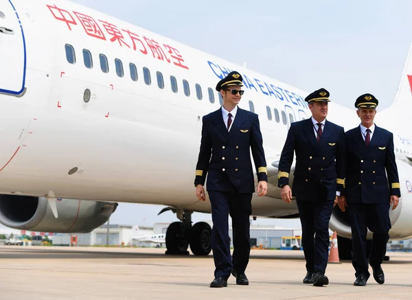 조종사 2017 후베이 국제공항 항공의 제트기 — 스톡 사진