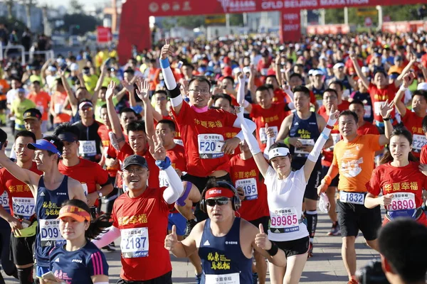 Runners Take Part 2017 Cfld Beijing Marathon Tiananmen Square Olympic — Stock Photo, Image