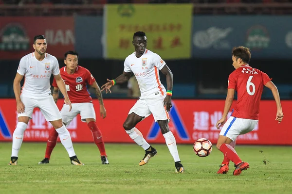 Jugador Fútbol Senegalés Papiss Cisse Centro Shandong Luneng Desafía Jugador —  Fotos de Stock