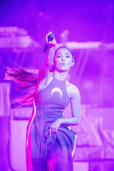 Amerikansk Sångerska Och Skådespelerska Ariana Grande Utför Vid Konsert Guangzhou — Stockfoto