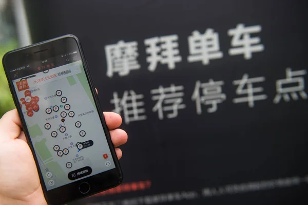 Chinese Mobile Phone User Shows Icons Meaning Parking Locations Map — Stock Photo, Image