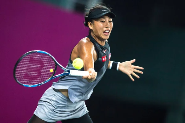 Zhang Shuai Della Cina Torna Colpo Kateryna Kozlova Dell Ucraina — Foto Stock