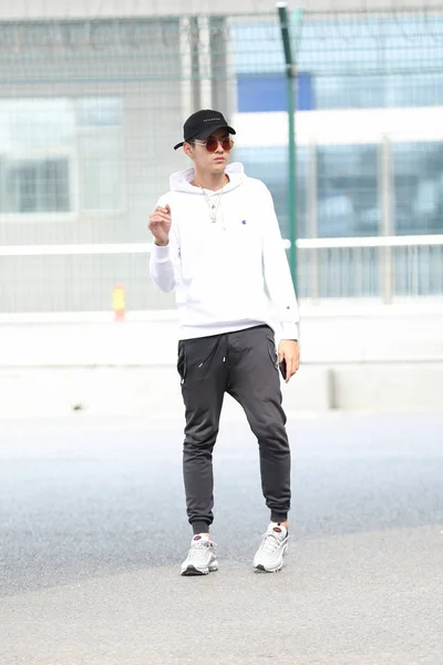 Chinese Singer Actress Kris Yifan Pictured Beijing Capital International Airport — Stock Photo, Image