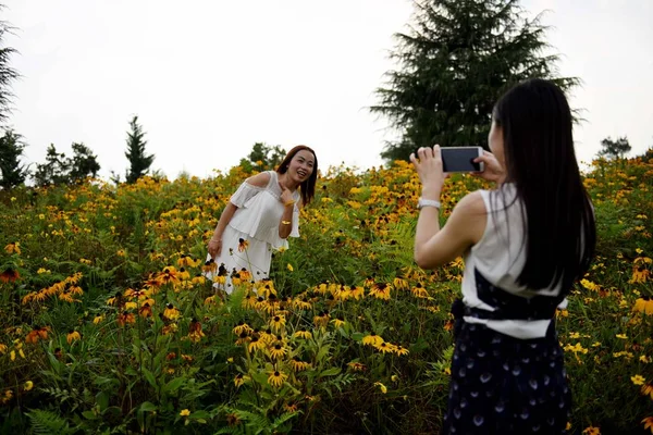 Touristen Posieren Für Fotos Longjiashan National Forest Park Kreis Longli — Stockfoto