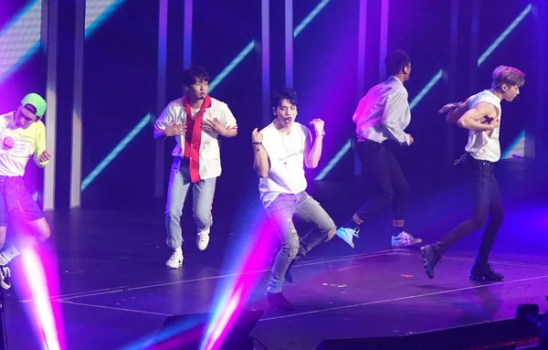 Membrii Grupului Băieți Sud Coreean Shinee Cântă Timpul Smtown Special — Fotografie, imagine de stoc