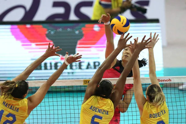 Zhu Ting China Back Kolce Przeciwko Brazylii Podczas Meczu Fivb — Zdjęcie stockowe