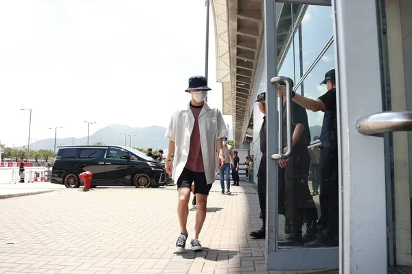 Membro Grupo Masculino Chinês Sul Coreano Exo Retratado Aeroporto Internacional — Fotografia de Stock