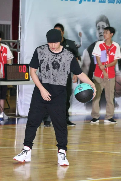 台湾歌手周杰伦出席2017年8月2日在台湾台北举行的公共篮球活动 — 图库照片