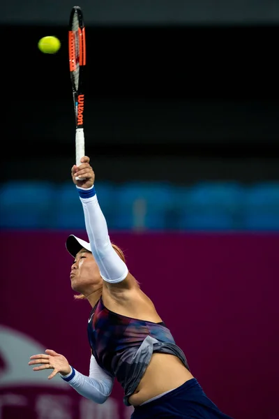 Han Xinyun China Returns Shot Samantha Stosur Australia First Match — 图库照片