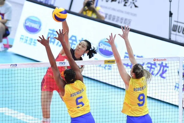 Zhu Ting China Back Kolce Przeciwko Brazylii Podczas Meczu Fivb — Zdjęcie stockowe