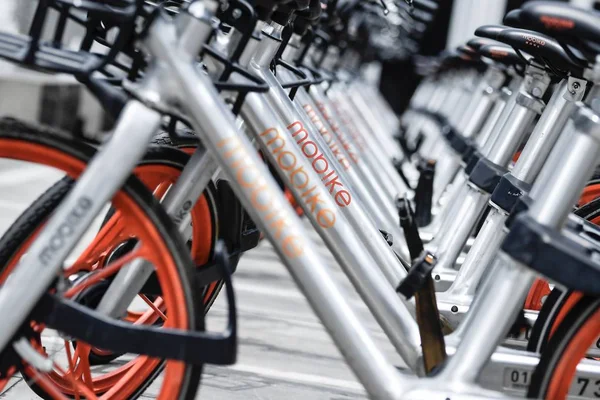 Bicycles Chinese Bike Sharing Service Mobike Lined Street Beijing China — Stock Photo, Image