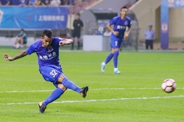 Argentinský Fotbalista Carlos Tevez Grónsko Shanghai Shenhua Kopne Míč Střílet — Stock fotografie