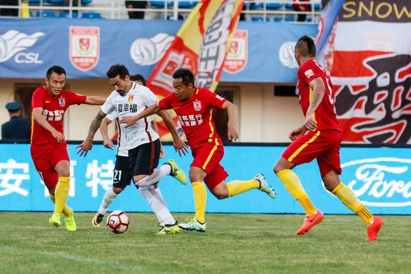 Futbolista Argentino Ezequiel Lavezzi Segundo Izquierda Hebei China Fortune Patea —  Fotos de Stock