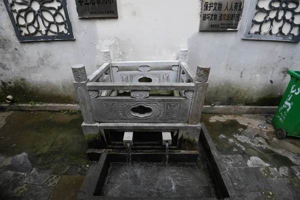 Uitzicht 600 Jarige Yujing Ancient Well Met Goed Water Stroomt — Stockfoto