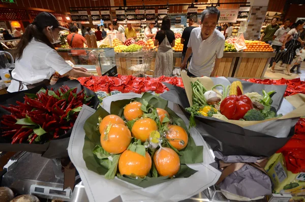 Vista Ramos Verduras Que Contienen Pimientos Naranjas Otras Verduras Para — Foto de Stock