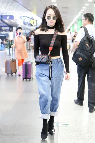 Cantora Atriz Chinesa Victoria Song Song Qian Retratada Aeroporto Internacional — Fotografia de Stock