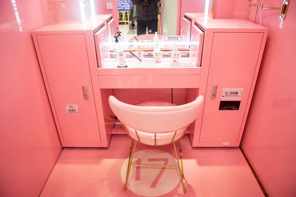 Vista Interior Una Sala Maquillaje Compartida Color Rosa Centro Comercial — Foto de Stock
