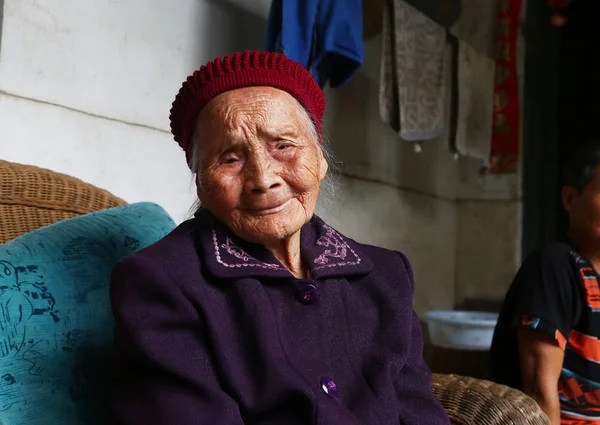 117 Летняя Китаянка Чжу Чжэнши Старейшая Женщина Чэнду Изображена Себя — стоковое фото