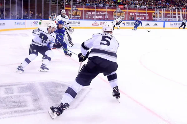 Christian Folin Derecha Los Angeles Kings Compite Contra Vancouver Canucks —  Fotos de Stock