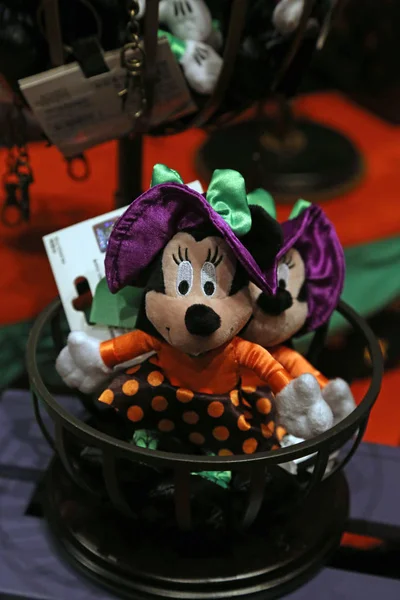 Fyllda Leksaker Disney Karaktärer Klädda Halloween Kostymer Till Salu Butik — Stockfoto