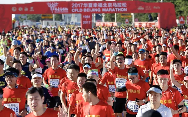 Biegaczy Wziąć Udział Maratonie Beijing Cfld 2017 Placu Tiananmen Parku — Zdjęcie stockowe