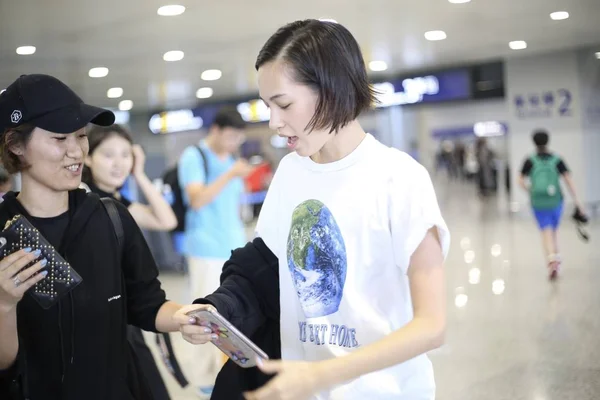 Japanese Model Actress Kiko Mizuhara Pictured Arriving Shanghai Pudong International — Stock Photo, Image