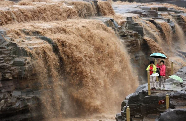 Les Touristes Visitent Cascade Hukou Sur Fleuve Jaune Dans Comté — Photo