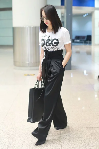 Cantora Atriz Chinesa Victoria Song Song Qian Retratada Aeroporto Internacional — Fotografia de Stock